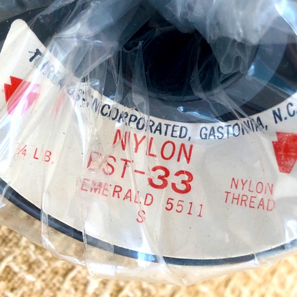 NIP Kelly Green large nylon thread spool - Picture 12 of 13